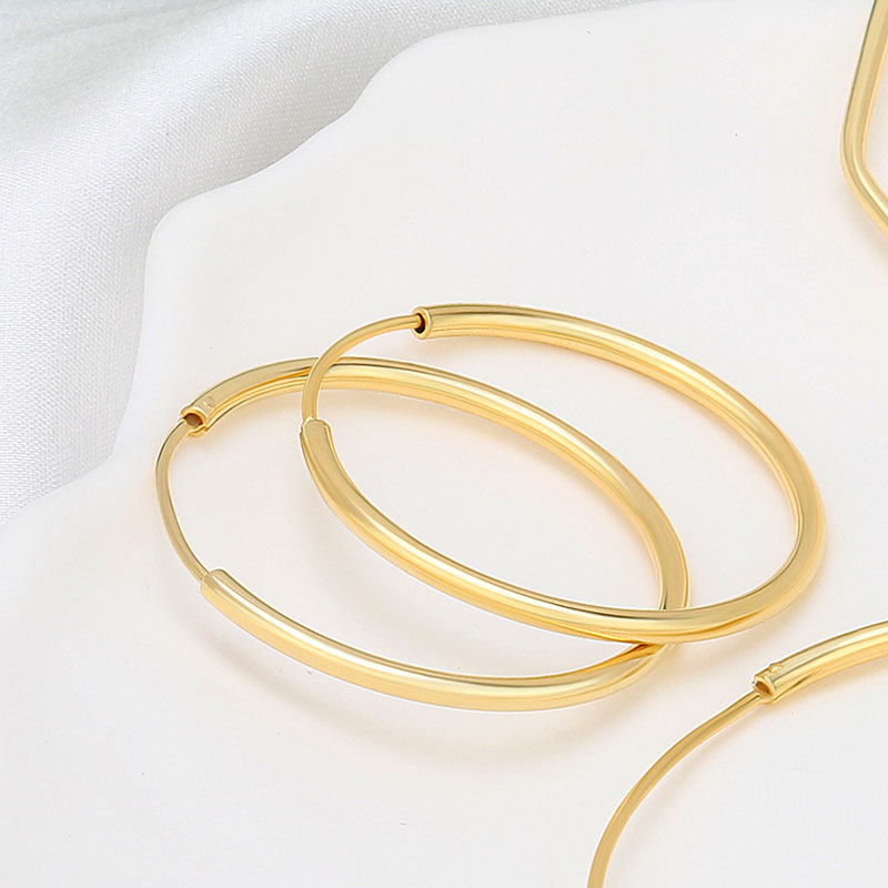 small huggie hoop earrings