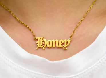 How our customer get his girlfriend a necklace with his name on it