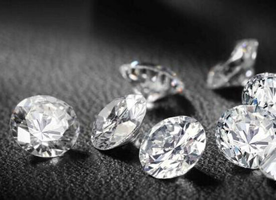 The Difference Between Zircon and Diamond