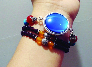 The new smart jewelry bracelet will help when the wearer is attacked.