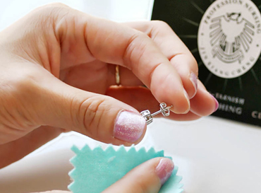 How to keep the jewelry shiny?